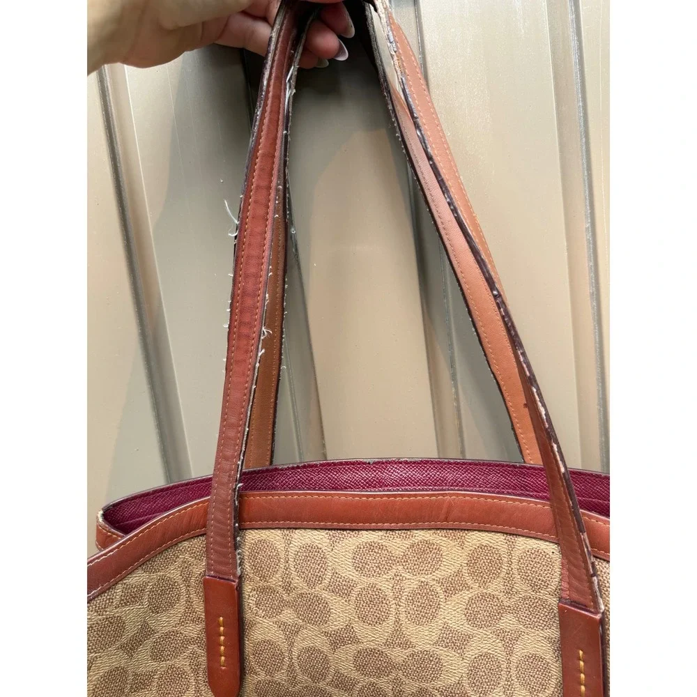 Coach sophisticated logo